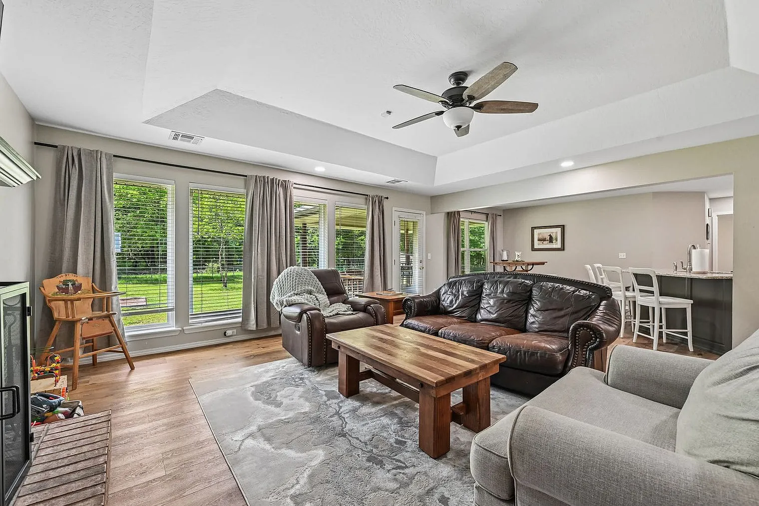 3 bed, 2.0 bath, 1948 sqft, $4,641 — Photo 1