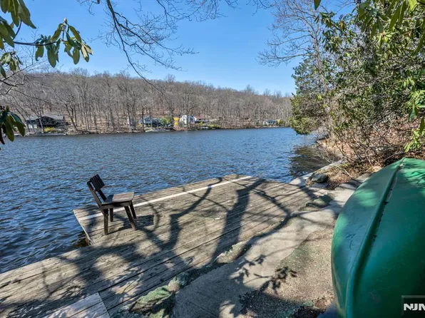 27 Middle Rd, Haskell, NJ 07420