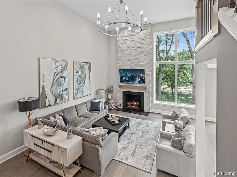 3511 Lakecrest Dr — Photo 42
