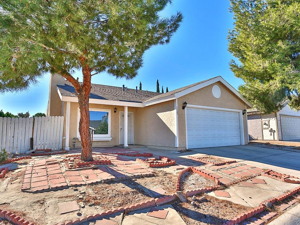 1st image of 14301 Pinewood Dr