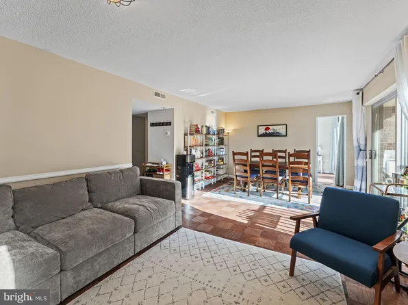 1300 Army Navy Dr APT 710, Arlington, VA 22202