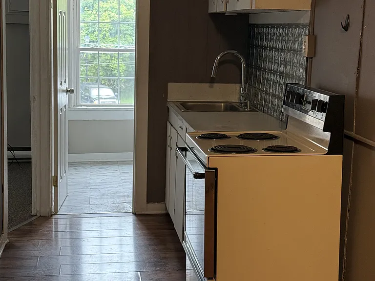 15 N Lake Ave — Photo 5