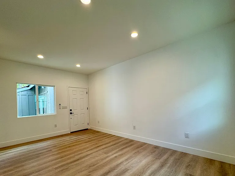 5250 Los Altos Plaza — Photo 17