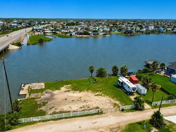 7203 La France Dr, Hitchcock, TX 77563