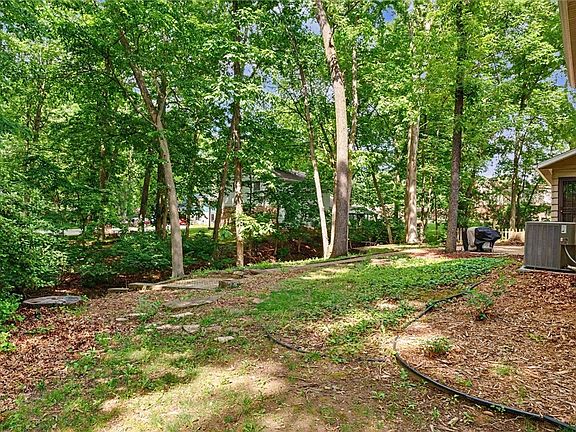 5th image of 44 Shorewood Dr S