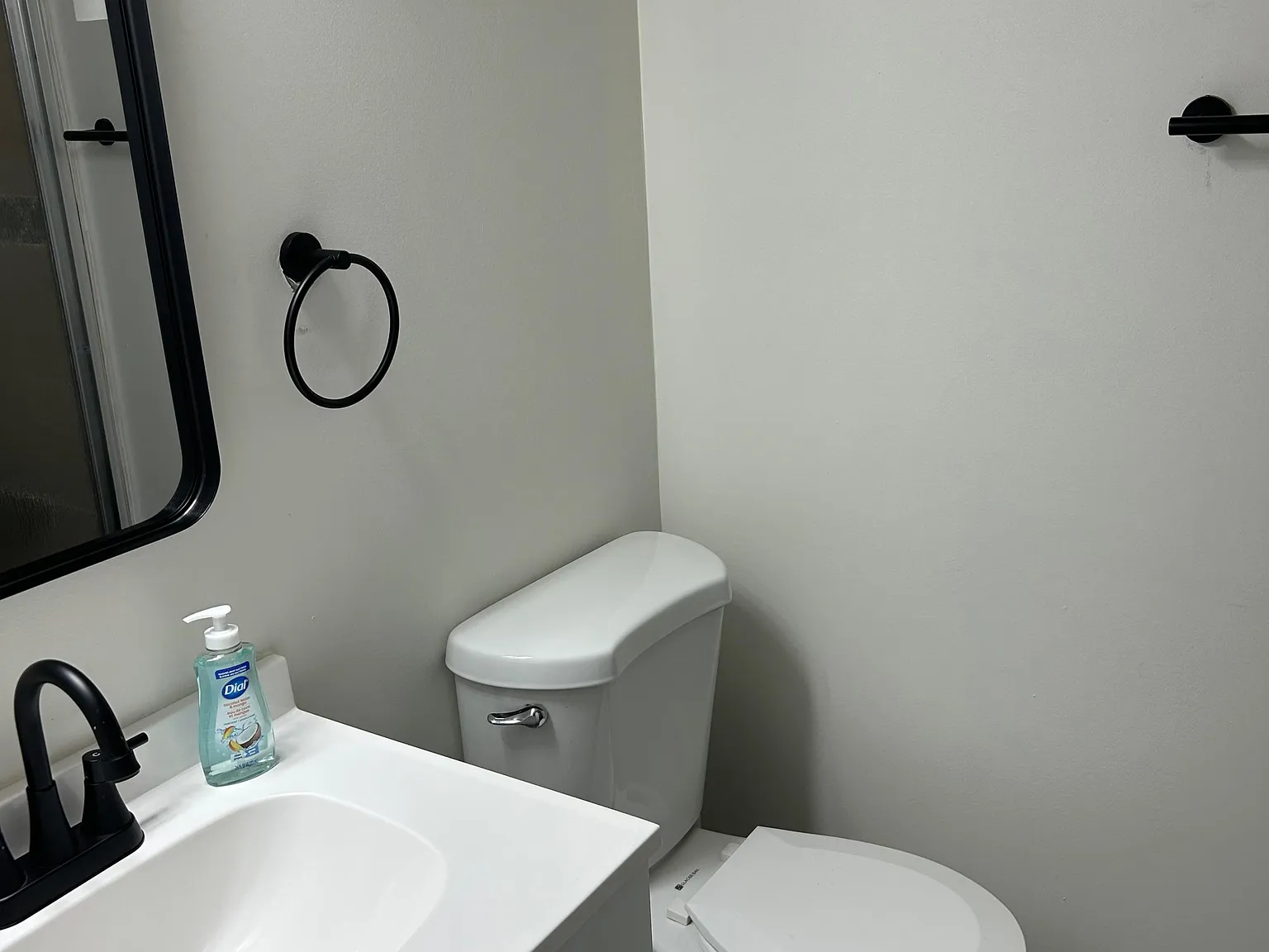 4 bed, 2.5 bath, 1200 sqft, $1,594 — Photo 2