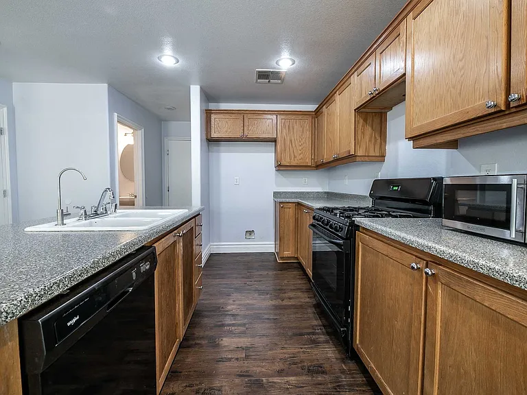 367 Dog Leg Dr — Photo 3
