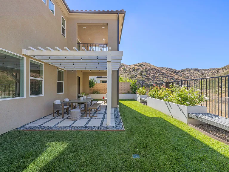 19212 Blackthorn Dr — Photo 2