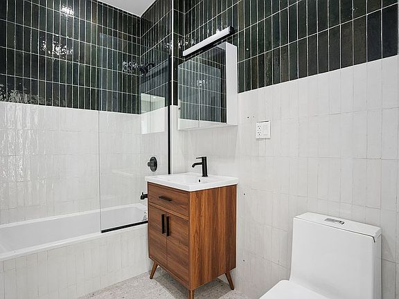 3rd image of 131 Madison St #1A