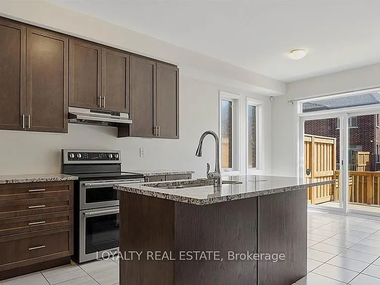 17 Cornelius Ln — Photo 4