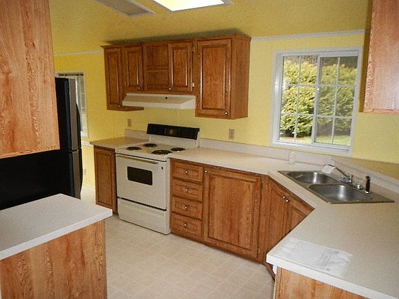 3rd image of 13918 Easy St N
