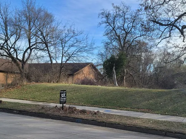 472 University Dr, Pontiac, MI 48342