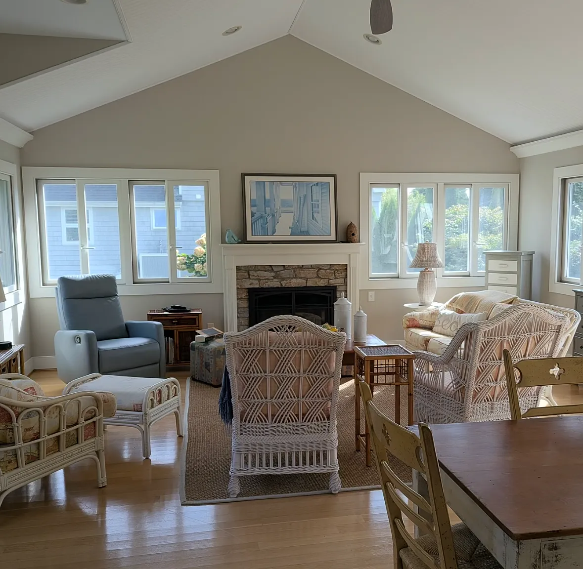 2 bed, 1.5 bath, 2256 sqft, $3,000 — Photo 2