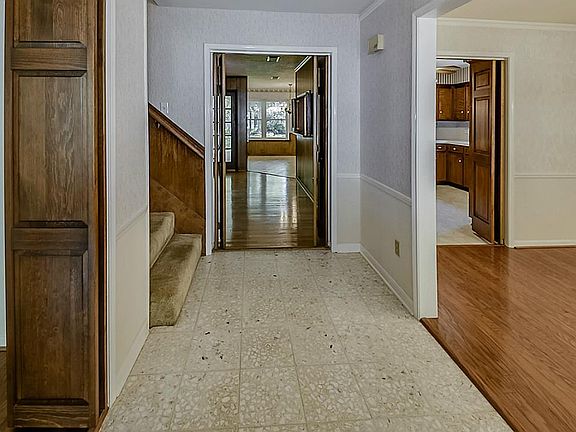 4th image of 10607 Elmdale Dr