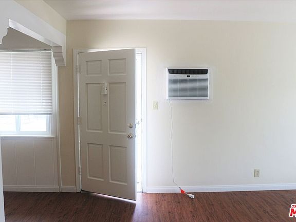 5th image of 183 W Elmwood Ave #A