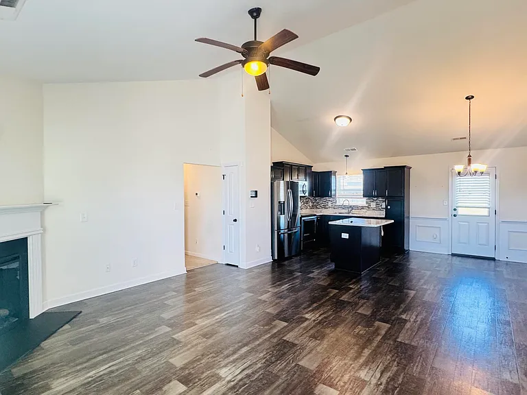 206 Trophy Ridge Dr — Photo 2