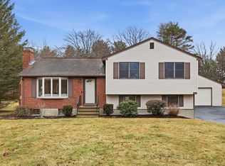 8 Wagon Wheel Dr, Bedford, MA 01730