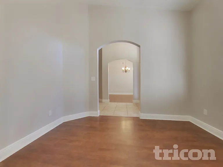 10902 Versailles Blvd — Photo 17