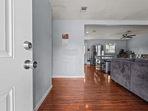 4th image of 7036 Sandybrook Dr