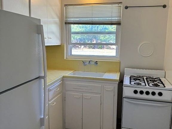 5th image of 2631-2639 Alma St #2637
