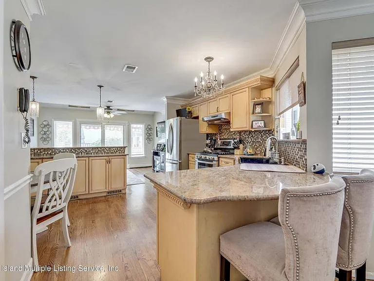 588 Main St #1 — Photo 7