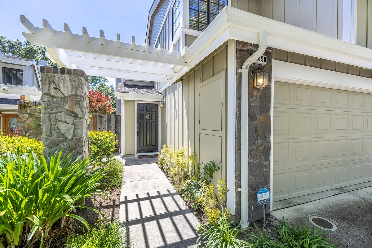 Building Photo - 1090 Shady Creek Pl