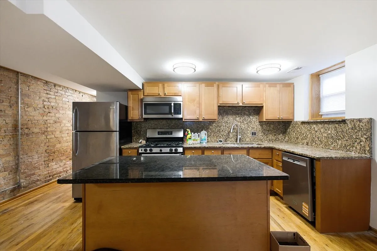 2 bed, 1050 sqft, $2,375 — Photo 3