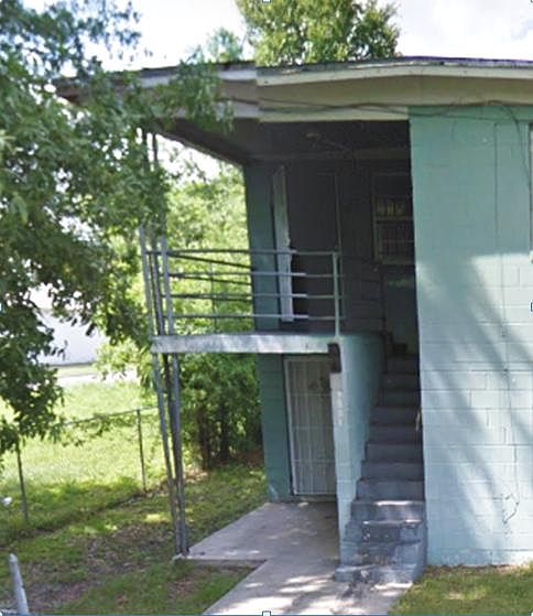 1st image of 1439 Grothe St