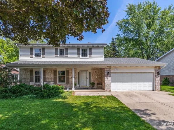 1903 Brentwood Ln E, Wheaton, IL 60189