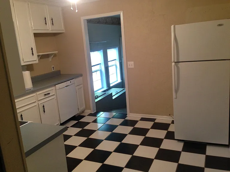 512 Layne St — Photo 16