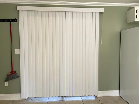 3rd image of 9411 Melrose St