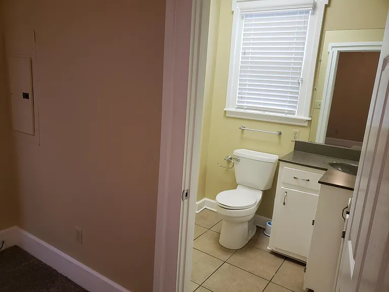 105 S McLemore Ave #1 — Photo 16
