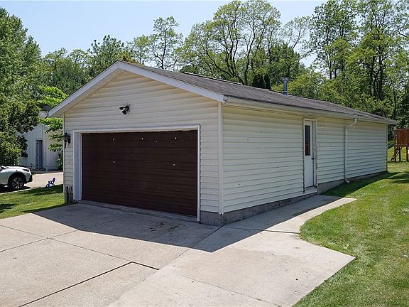 3rd image of 10635 Highland Ave
