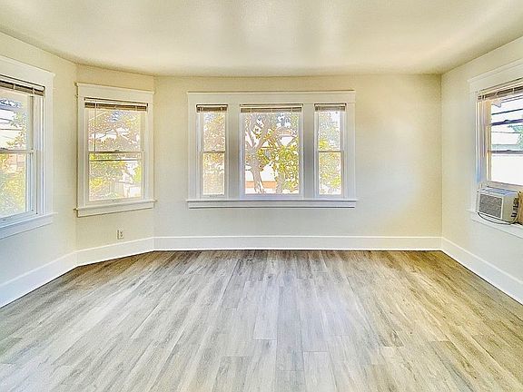 3rd image of 122 Gaviota Ave #122