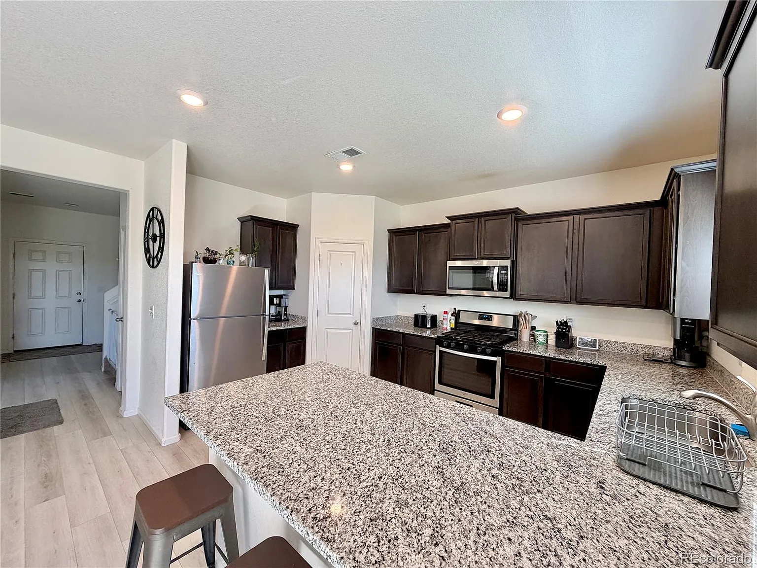 3 bed, 2.5 bath, 1931 sqft, $2,600 — Photo 4