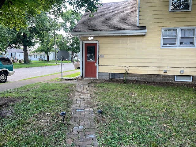 Entry into Apt 3 (and back yard / street view)