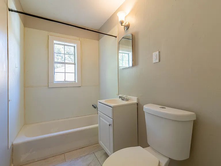 1677 Echles St — Photo 7