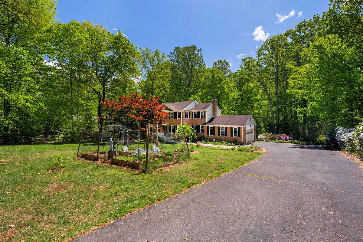 Building Photo - 7362 Clifton Rd