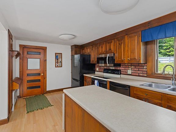 4th image of 151 Grove Street