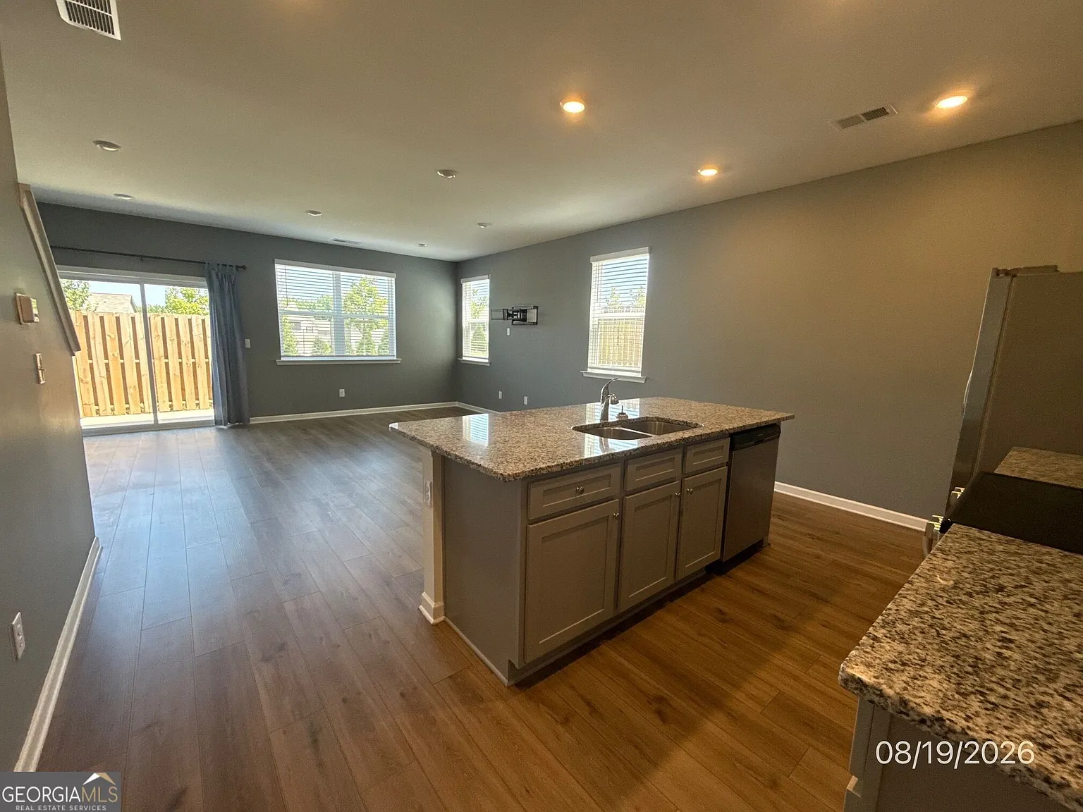 3 bed, 2.5 bath, 1552 sqft, $1,975 — Photo 4