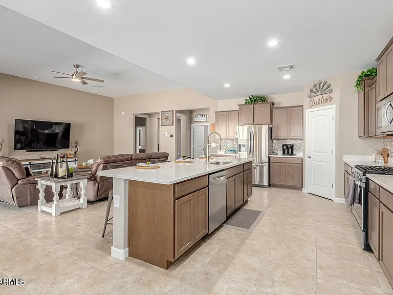 30916 W Verde Ln — Photo 11