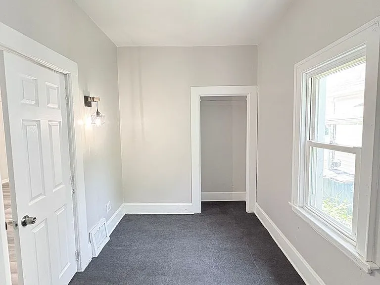2817 N Erie St — Photo 11
