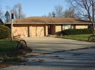 402 Clayton Dr, Watseka, IL 60970