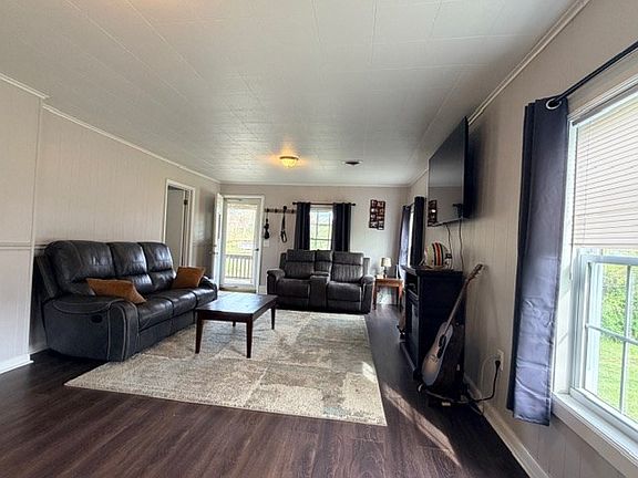 5th image of 275 Coal River Rd