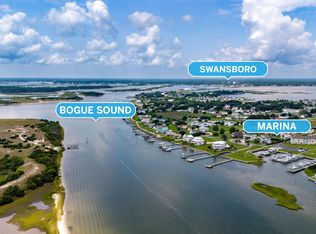 650 Cedar Point Blvd APT B11, Swansboro, NC 28584