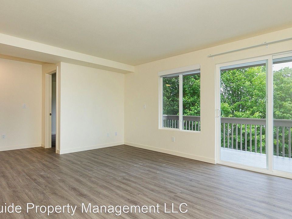 1st image of 2119 23rd Ave W APT 202