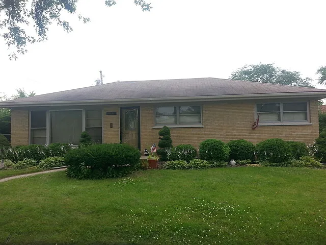 8541 Major Ave photo 1