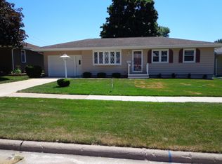 7 25th Ave SW, Cedar Rapids, IA 52404