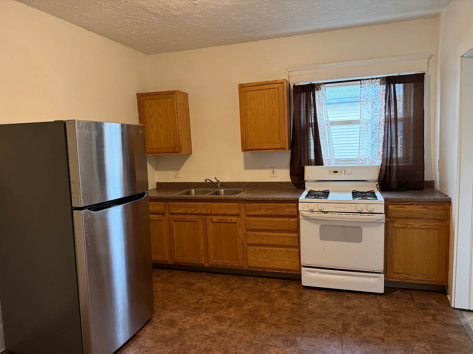 1757 Oakdale Ave — Photo 4