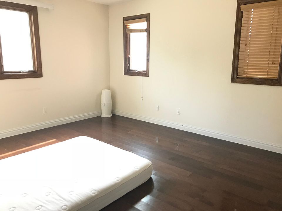 1st image of 11904 20th Ave #1FL